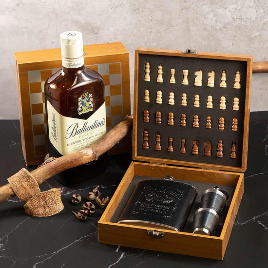 Комплект манерка с шах и чаши Jack Daniels на супер цена от Neostyle.bg